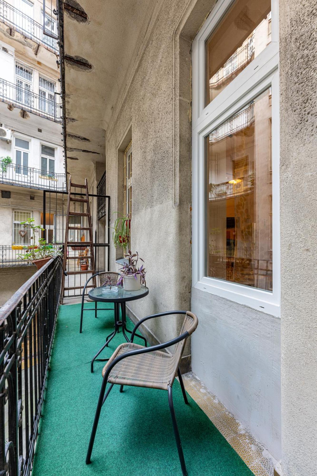 A Quiet Studio In The Heart Of The City Budapest Exterior photo